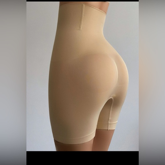 Plain Shape Wear Shorts - Picture 2 of 3